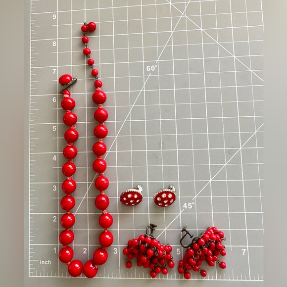 Retro Red Vintage Jewelry lot - Picture 14 of 17